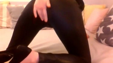 latex &  lábfétis – Naomi Goldy – borítókép