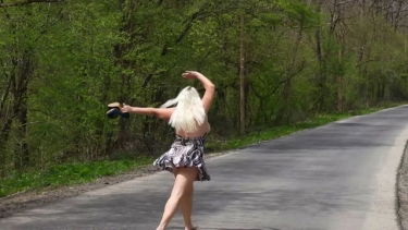 Cicisen, puncisan,mezítláb az erdőben – Szabina♥ – borítókép