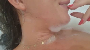 Minden játszik! Cici, punci, popsi, ajkak, lábikók... :)  - 2023 - – borítókép